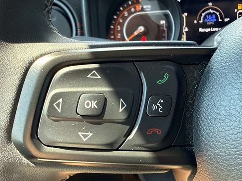 Used 2025 Jeep Gladiator Rubicon w/ Convenience Group AWD/4WD image 28