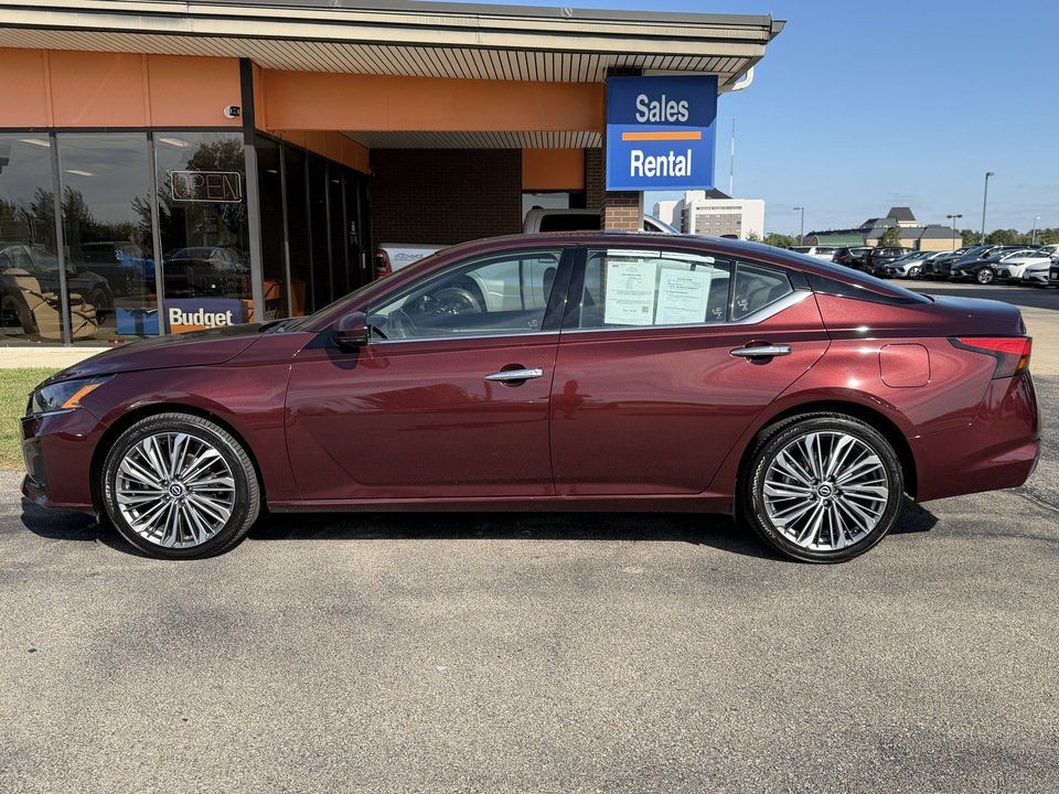 Used 2025 Nissan Altima 2.5 SL AWD/4WD image 2