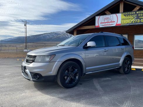 Used 2019 Dodge Journey Crossroad image 1