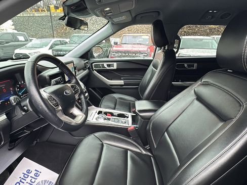 Used 2022 Ford Explorer XLT w/ Equipment Group 202A image 11