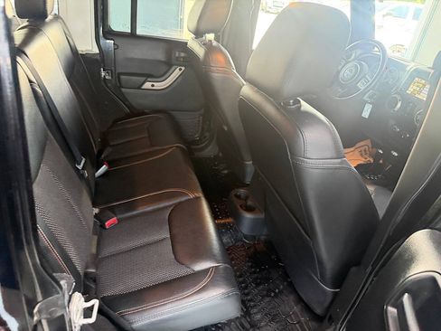 Used 2017 Jeep Wrangler Unlimited Sahara AWD/4WD image 10