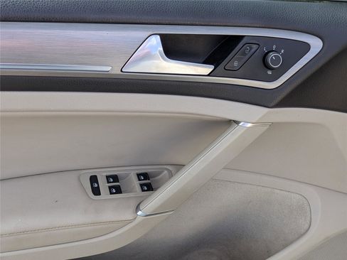 Used 2016 Volkswagen Golf SE w/ Lighting Package FWD image 12