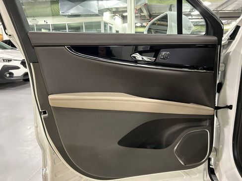 Certified 2023 Lincoln Nautilus Reserve AWD/4WD image 9