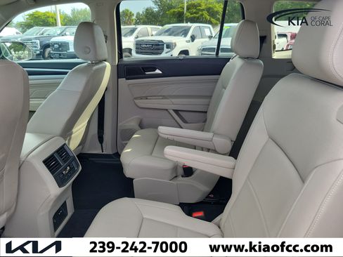 Used 2022 Volkswagen Atlas SE w/ Panoramic Sunroof Package FWD image 12