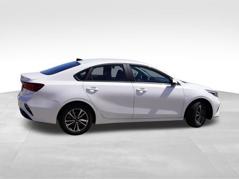 Certified 2023 Kia Forte LXS w/ LXS Technology Package FWD image 4
