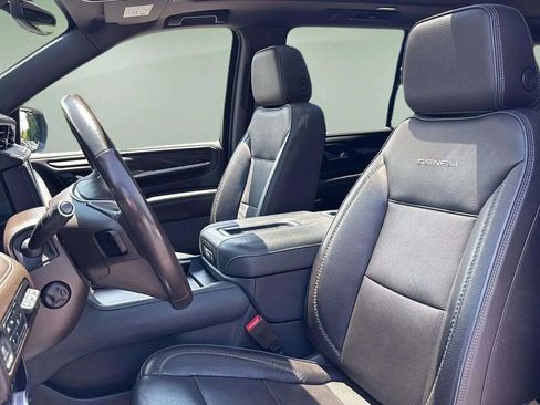 Used 2021 GMC Yukon Denali w/ Advanced Technology Package image 16