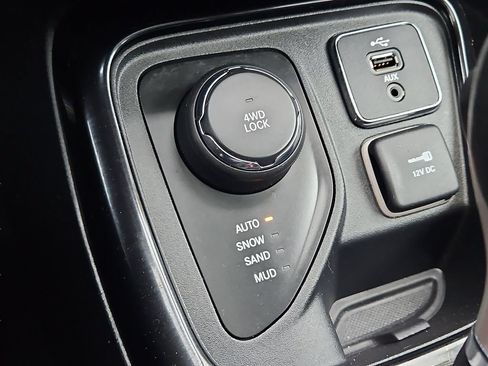 Used 2017 Jeep Compass Limited w/ Navigation Group AWD/4WD image 18