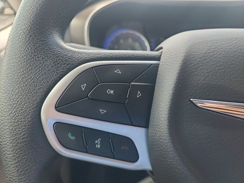 Used 2020 Chrysler Voyager Lxi image 17