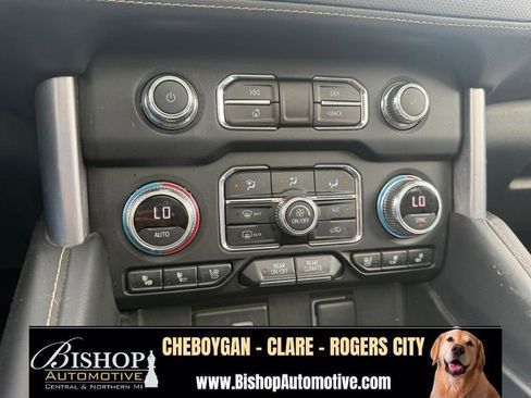 Used 2023 GMC Yukon SLT AWD/4WD image 29