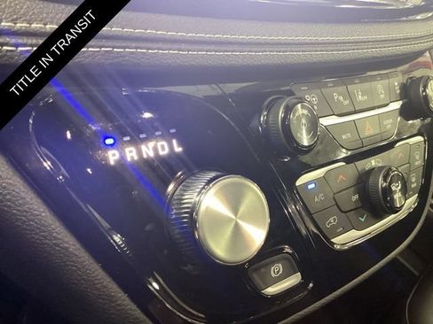 Used 2025 Chrysler Pacifica Select AWD/4WD image 19