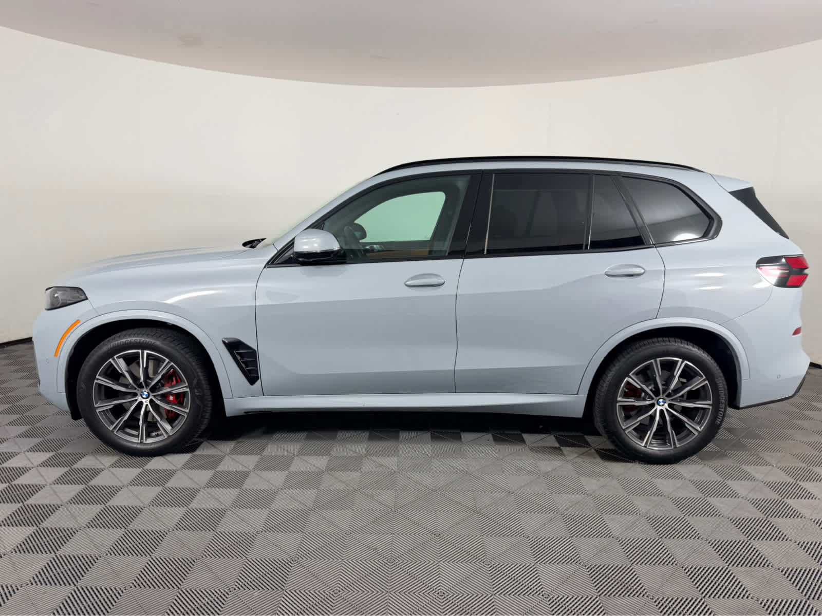 Used 2026 BMW X5 xDrive40i w/ M Sport Package AWD/4WD image 6