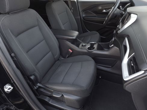 Used 2024 GMC Terrain SLE image 32