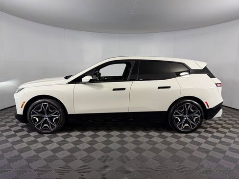 Used 2023 BMW iX xDrive50 w/ Sport Package image 10