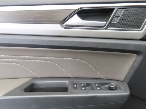 Certified 2023 Volkswagen Atlas SE w/ Panoramic Sunroof Package image 21