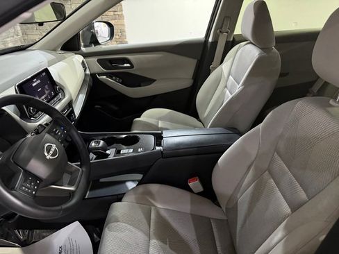 Certified 2025 Nissan Rogue SV image 10