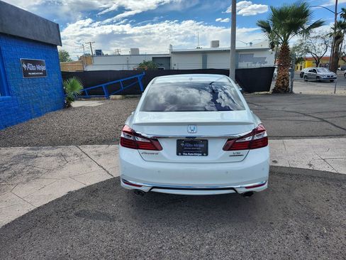 Used 2017 Honda Accord Touring image 12