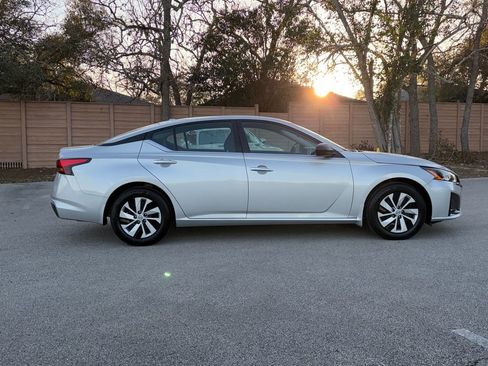 Used 2025 Nissan Altima 2.5 S image 4