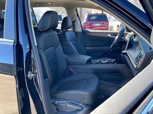 Used 2025 Volkswagen Atlas SE w/ Panoramic Sunroof Package image 9