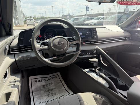 Certified 2022 Hyundai Elantra SEL FWD image 23