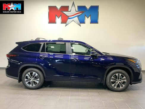 New 2026 Toyota Highlander XLE image 1