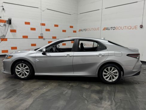 Used 2022 Toyota Camry LE image 10