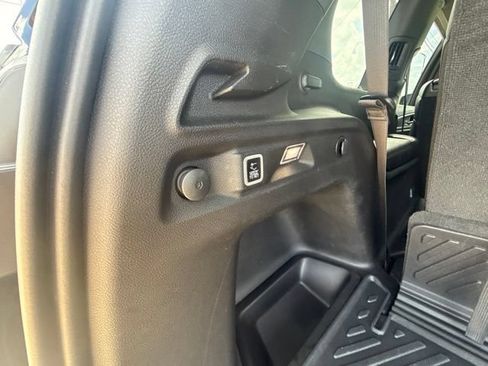 Used 2025 Jeep Grand Cherokee L Limited w/ Black Appearance Package AWD/4WD image 9