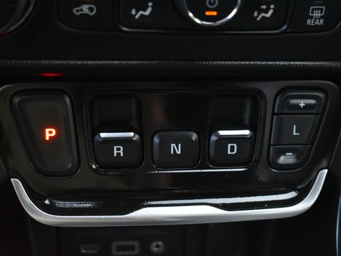 Used 2020 GMC Terrain SLT w/ Preferred Package AWD/4WD image 32