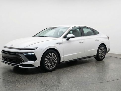 Used 2025 Hyundai Sonata SEL FWD image 3