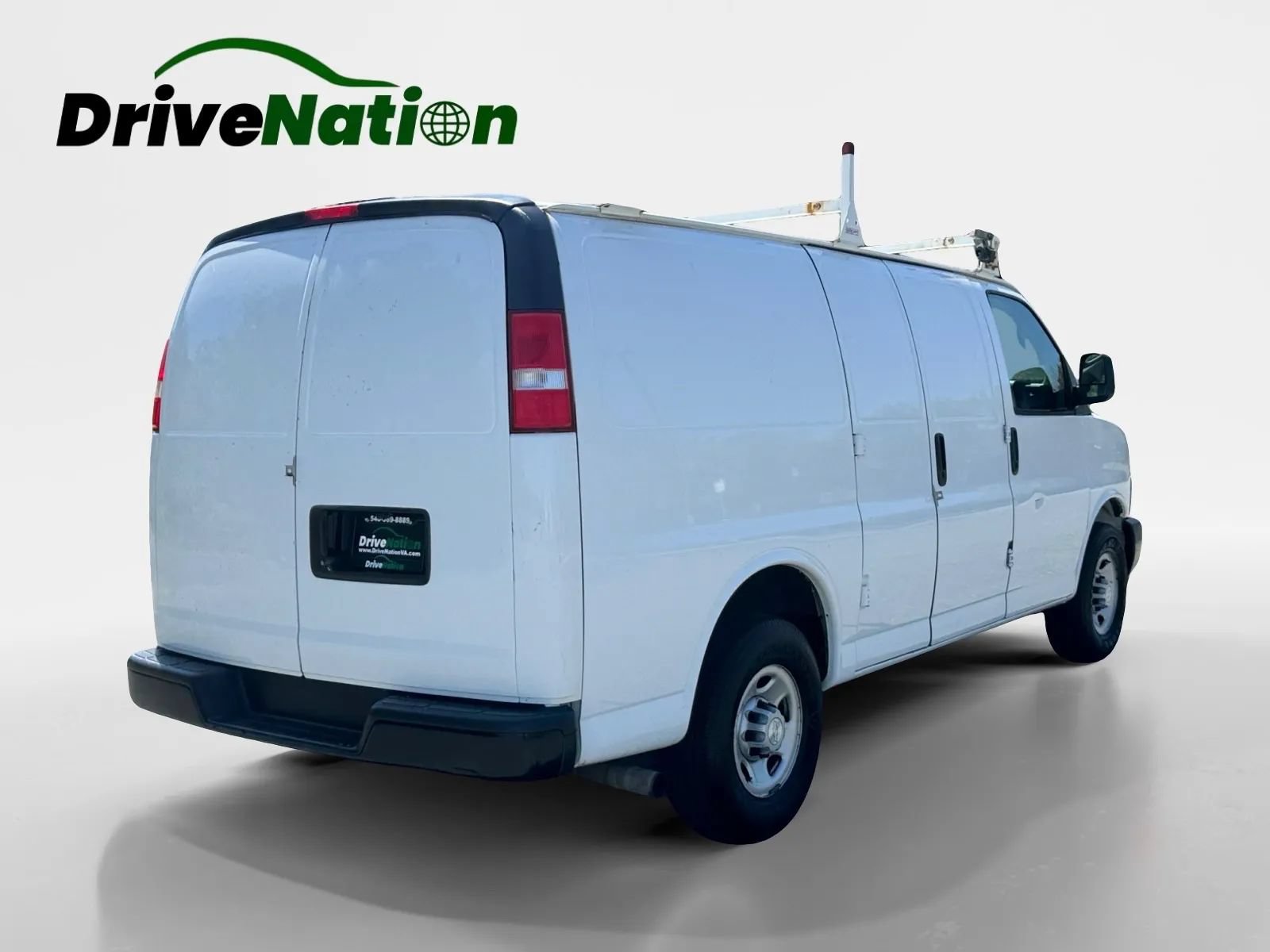 Used 2018 Chevrolet Express 2500 w/ Driver Convenience Package RWD image 5