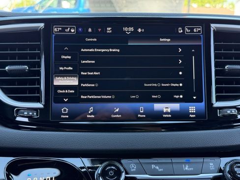 Used 2025 Chrysler Pacifica Select FWD image 14