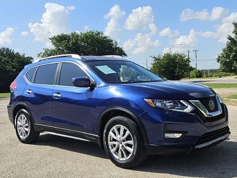 Used 2017 Nissan Rogue SV FWD image 2