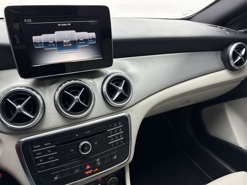 Used 2017 Mercedes-Benz GLA 250 w/ Premium Package image 17