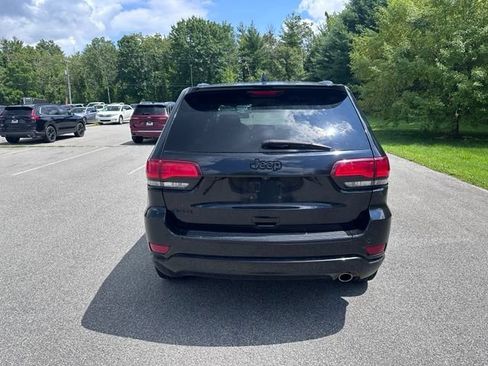 Used 2018 Jeep Grand Cherokee Altitude AWD/4WD image 4