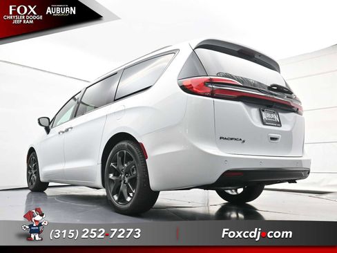 New 2026 Chrysler Pacifica Select image 19