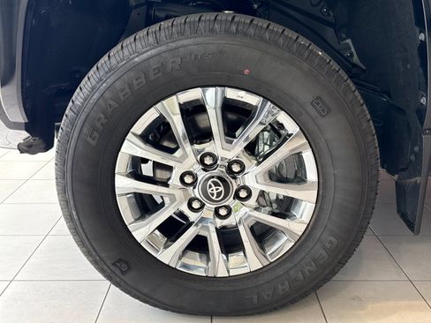 Used 2025 Toyota Tacoma Limited image 14