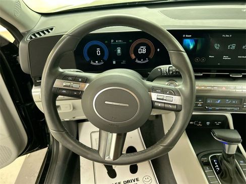 Used 2025 Hyundai Kona SEL image 4