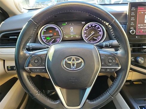 Used 2022 Toyota Camry XLE image 14