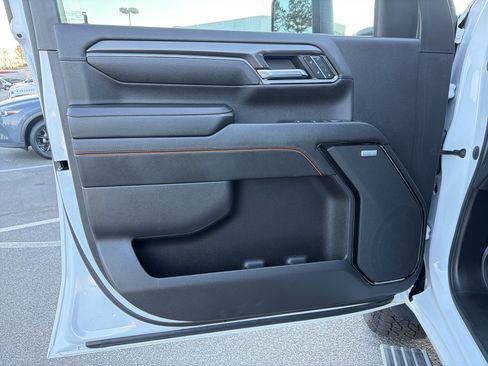 Used 2024 GMC Sierra 2500 AT4 w/ AT4 Premium Plus Package image 11