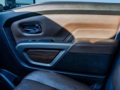 Used 2021 Nissan Titan Platinum Reserve w/ Moonroof Package image 23