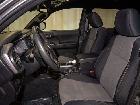 Used 2023 Toyota Tacoma TRD Off-Road image 9