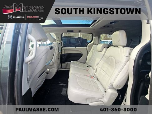 Used 2021 Chrysler Pacifica Touring-L w/ Uconnect Theater Family Group image 6