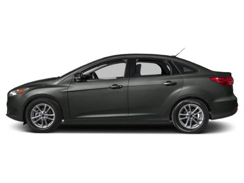 Used 2018 Ford Focus SE FWD image 1