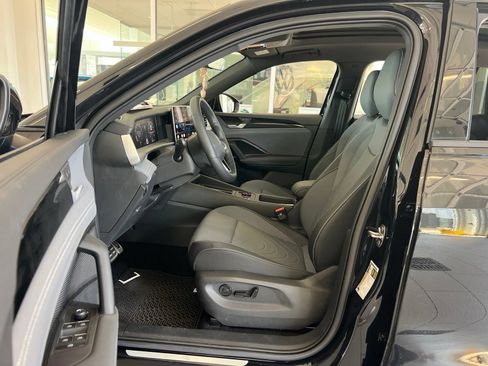 Certified 2025 Volkswagen Tiguan SE R-Line AWD/4WD image 24
