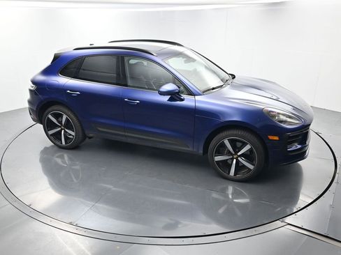 Certified 2025 Porsche Macan AWD/4WD image 41