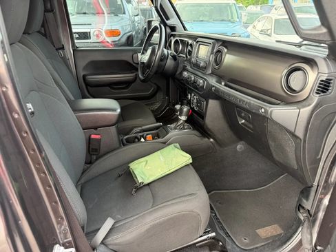 Used 2019 Jeep Wrangler Unlimited Sport S AWD/4WD image 12