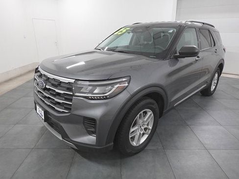 Used 2025 Ford Explorer Active image 1