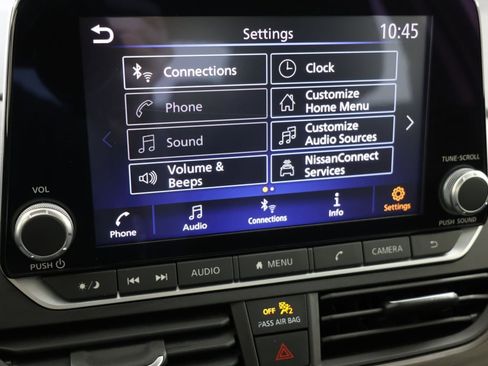 Used 2025 Nissan Altima 2.5 SV FWD image 45