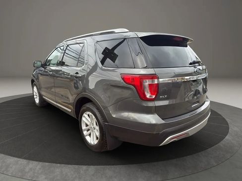 Used 2017 Ford Explorer XLT image 7