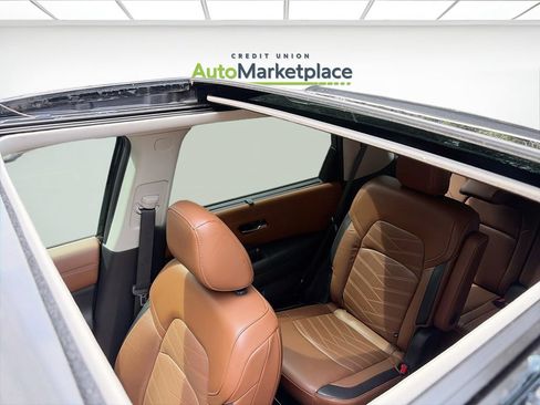 Used 2022 Nissan Pathfinder Platinum w/ Cargo Package FWD image 22