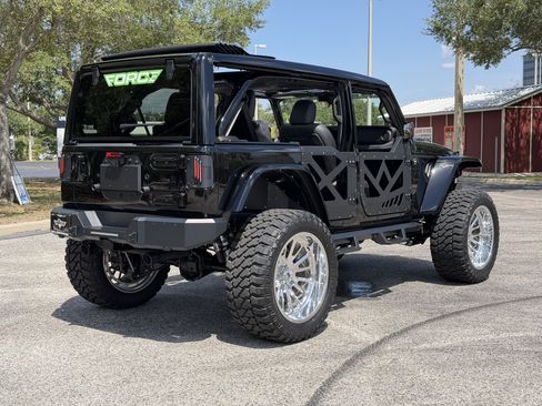 Used 2024 Jeep Wrangler Unlimited Rubicon AWD/4WD image 11